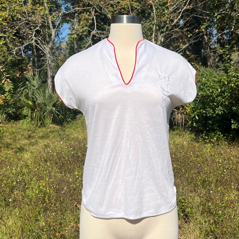2/$40⚜️70s Embroidered Top